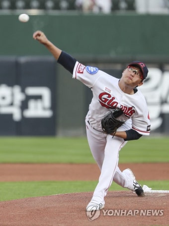 롯데 선발투수 박세웅 역투