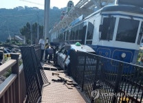 해운대 해변열차와 충돌한 택시…1명 경상