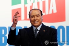이탈리아 3선 총리 베를루스코니, 이번엔 