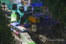 도로 위 질서 없는 주차장