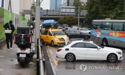 아수라장으로 변한 서초대로