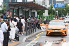 붐비는 택시승강장