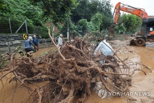 [중부 집중호우] 관악구 청룡산 산사태로 50여명 대피