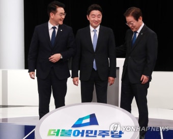 인사 나누는 민주당 당대표 후보들