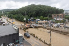 급류에 휩쓸린 차량 속 시민 구한 용인 고기동 어벤져스