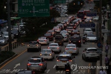 침수차 피해가느라 막히는 서초대로