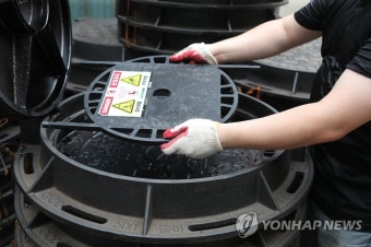 추락방지 장치로 맨홀 사고 막는다