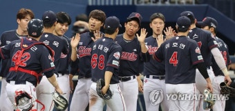 키움 3연전 싹쓸이, 자축하는 롯데