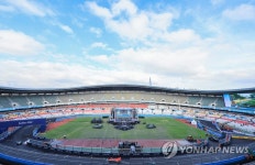 궂은 날씨 이기고 서울 E-프리 레이싱