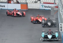 주경기장 첫 진입부터 1위 질주