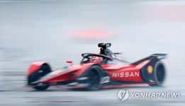 우중 레이스 펼치는 귄터