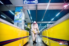 북한 평양제1백화점 내부소독 진행