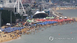 피서객으로 붐비는 해변
