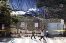 산사태로 무너진 고등학교 후문