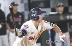 안타치는 롯데 이호연