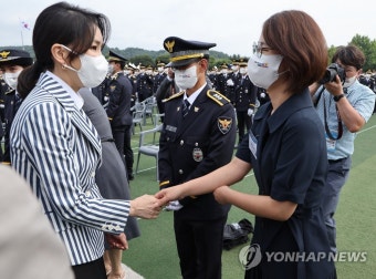 김건희 여사 경찰학교 방문에 野 