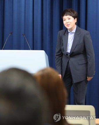 인사하는 김은혜 신임 홍보수석