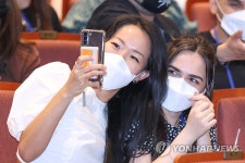 도깨비 촬영지였어?…3년만에 교환학생 붐비는 캠퍼스