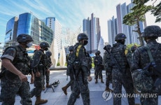 수색-경계 작전 투입되는 군 장병