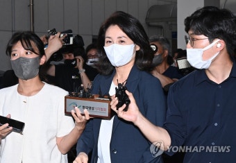 김혜경 '법카 의혹' 조사 마치고 출석 5시간 만에 귀가