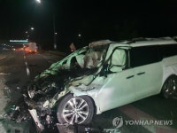 북천안IC 인근서 카니발과 화물차 2차 추돌 사고