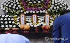 수원 세 모녀 빈소 찾은 시민들