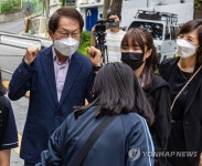 학생들 격려하는 조희연 서울시 교육감