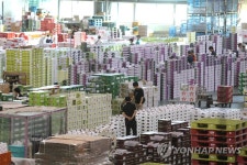 추석 앞두고 청과물시장 찾은 시민들