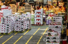 빠른 추석 앞두고 도매시장에 출하된 과일 가득