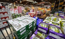 추석 대목 앞두고 과일로 가득한 청과 도매시장