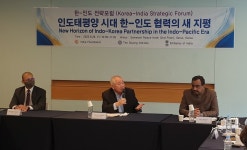 축사하는 문정인 세종연구소 이사장