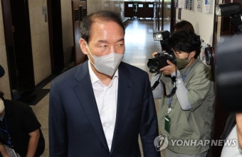 비대위원 간담회 참석하는 주기환 비대위원