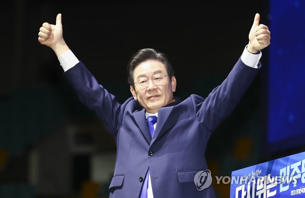 이재명, 윤석열 파면 촉구대회 참석에 강력 비판 및 민주주의 회복 촉구