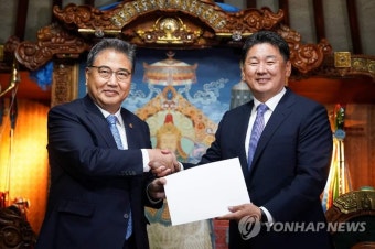 박진, 몽골 대통령에게 尹친서 전달…
