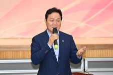 박완수 경남지사, 양산시민과 대화·전통시장 장보며 현장소통