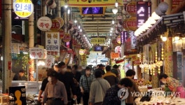 추석 앞두고 장 보는 시민들