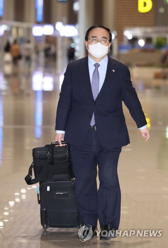 한미일 안보실장 회의 참석차 출국하는 김성한 국가안보실장