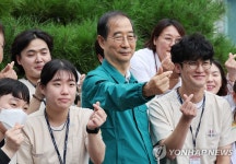 한덕수 총리, 안동 요양병원 방문