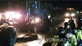 성주 사드 기지에 새벽 군 장비 반입