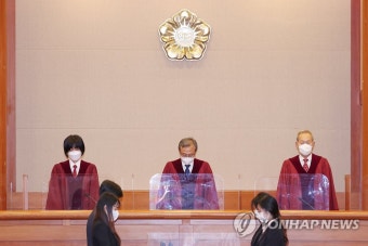 재혼하면 공무원 유족연금 수급권 박탈…헌재 