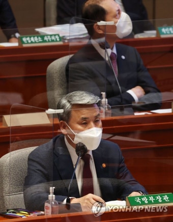 답변하는 이종섭 국방부 장관