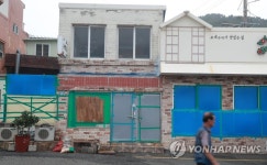 태풍 힌남노 대비하는 부산 해안가