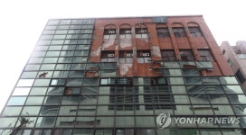 구조물 떨어져 나간 요양병원