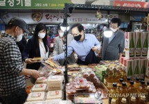 김승호 인사혁신처장, 세종전통시장 방문