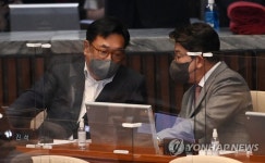 대화하는 권성동·정진석