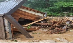 태풍으로 파손된 경주 석굴암 화장실