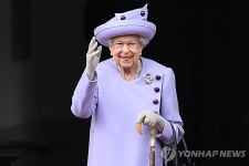 [속보] 英 여왕 주치의들 여왕 건강상태 우려…의료적 관찰 필요