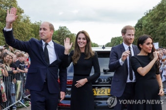 갈등설 빚던 英 왕자들…'할머니' 상중에 모처럼 '화합'