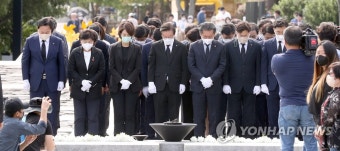 이재명 대표, 노무현 전 대통령 묘역 참배