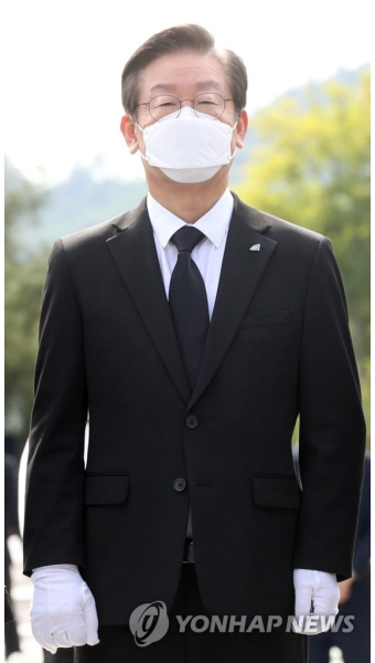 이재명 대표, 노무현 전 대통령 묘역 참배